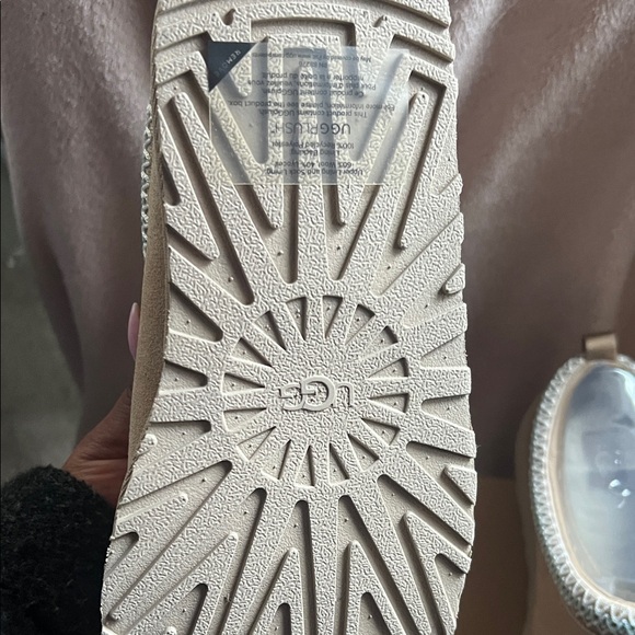 UGG Kids Cream Slippers with Blue Trim - Picture 2 of 2